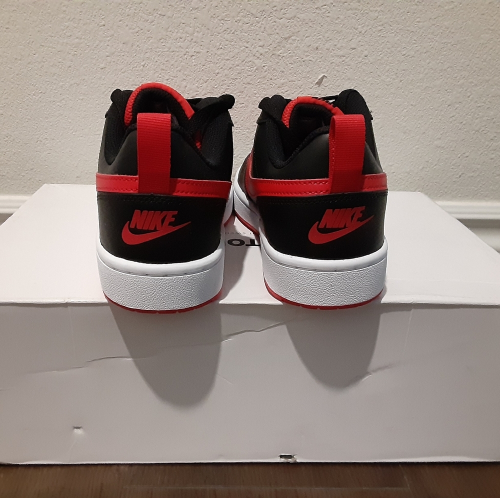 Nike - Picture 5 of 5